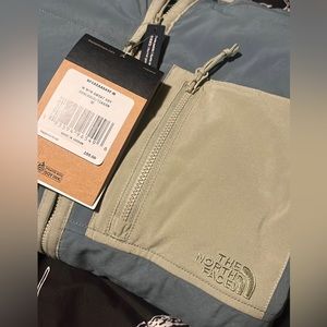 NWT THE NORTH FACE HOODED JACKET